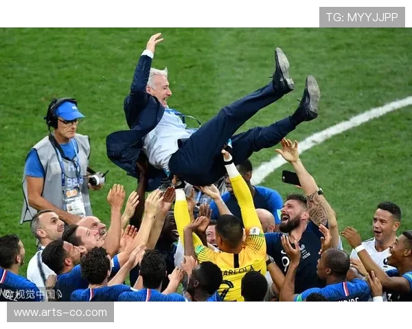 德尚带领法国队捍卫世界杯冠军地位，展现执教传奇瞬间与实力